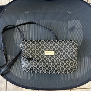 Nine West clutch with strap